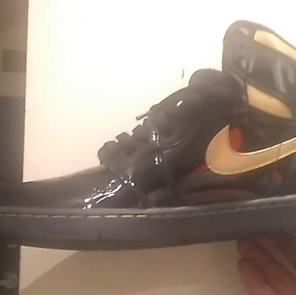 Nike Air Jordan retro 1 OG Hightops - Picture 3 of 3